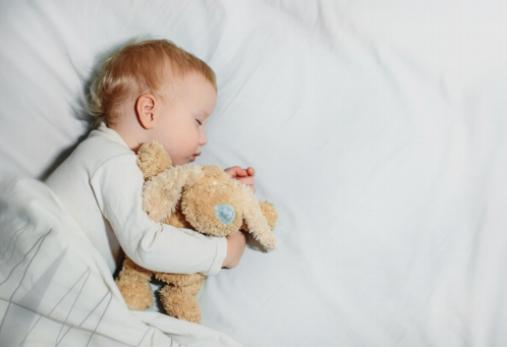 The Sweet Spot: Sleep Training Your Baby While Fostering Emotional Attachment